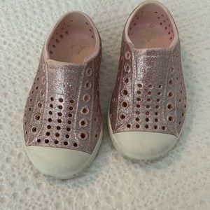Pink Glitter Native Shoes (toddler 6)